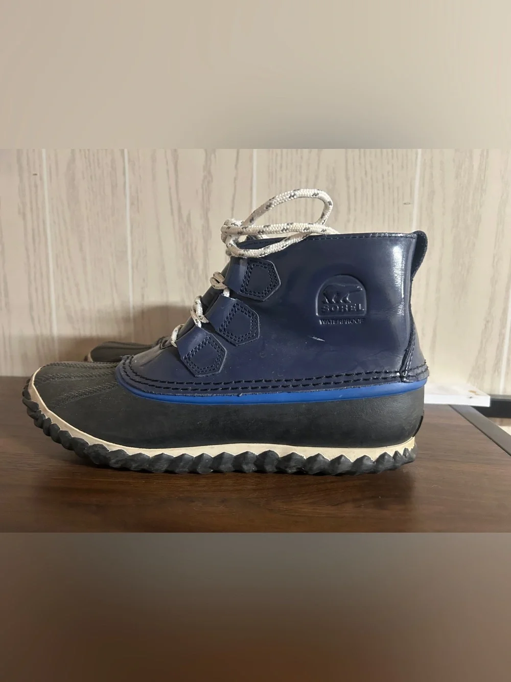Sorel Out 'N About Rain Boots in the Nocturnal Blue/Black colorway Size 9